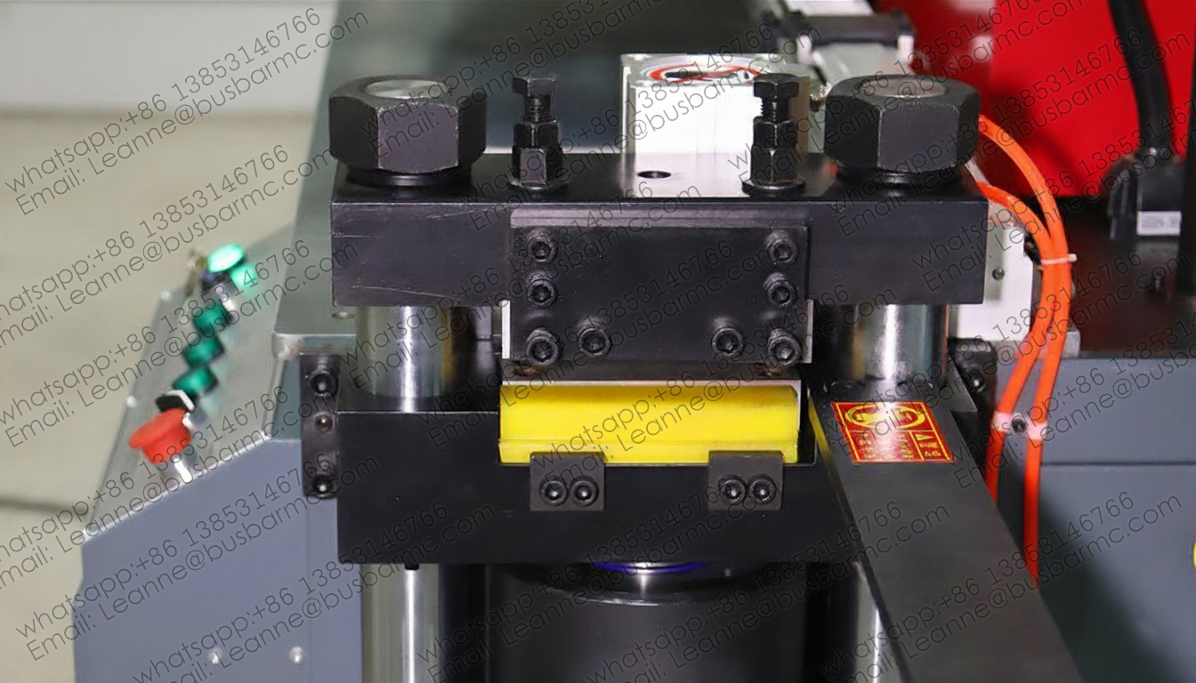 Busbar pons-, knip- en buigmachine voor koper 303U-3