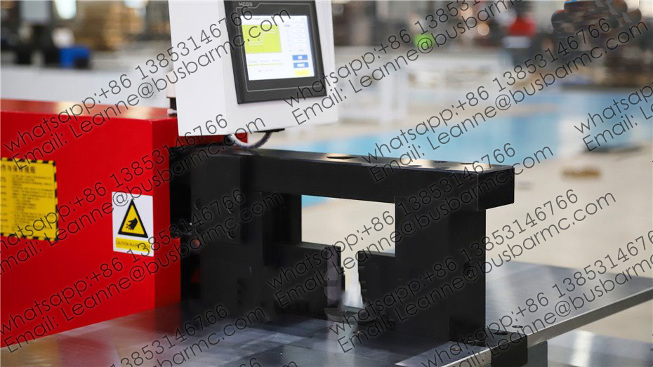Busbar pons-, knip- en buigmachine voor koper 303U-3